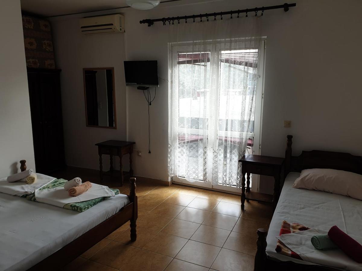 Apartments Regina Сутоморе Екстериор снимка