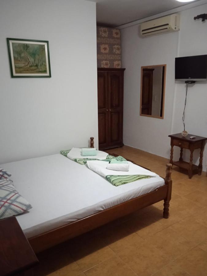 Apartments Regina Сутоморе Екстериор снимка