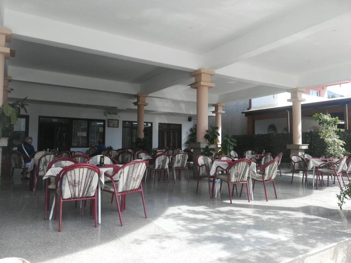 Apartments Regina Сутоморе Екстериор снимка